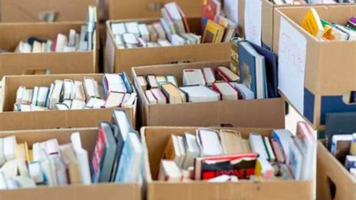 großer Bücherflohmarkt